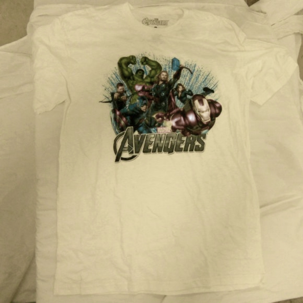 Marvel The Avengers Mens T-shirt L NWOT